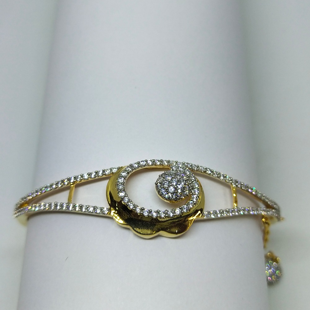 22K Flower with diamond shape figurative bracelet