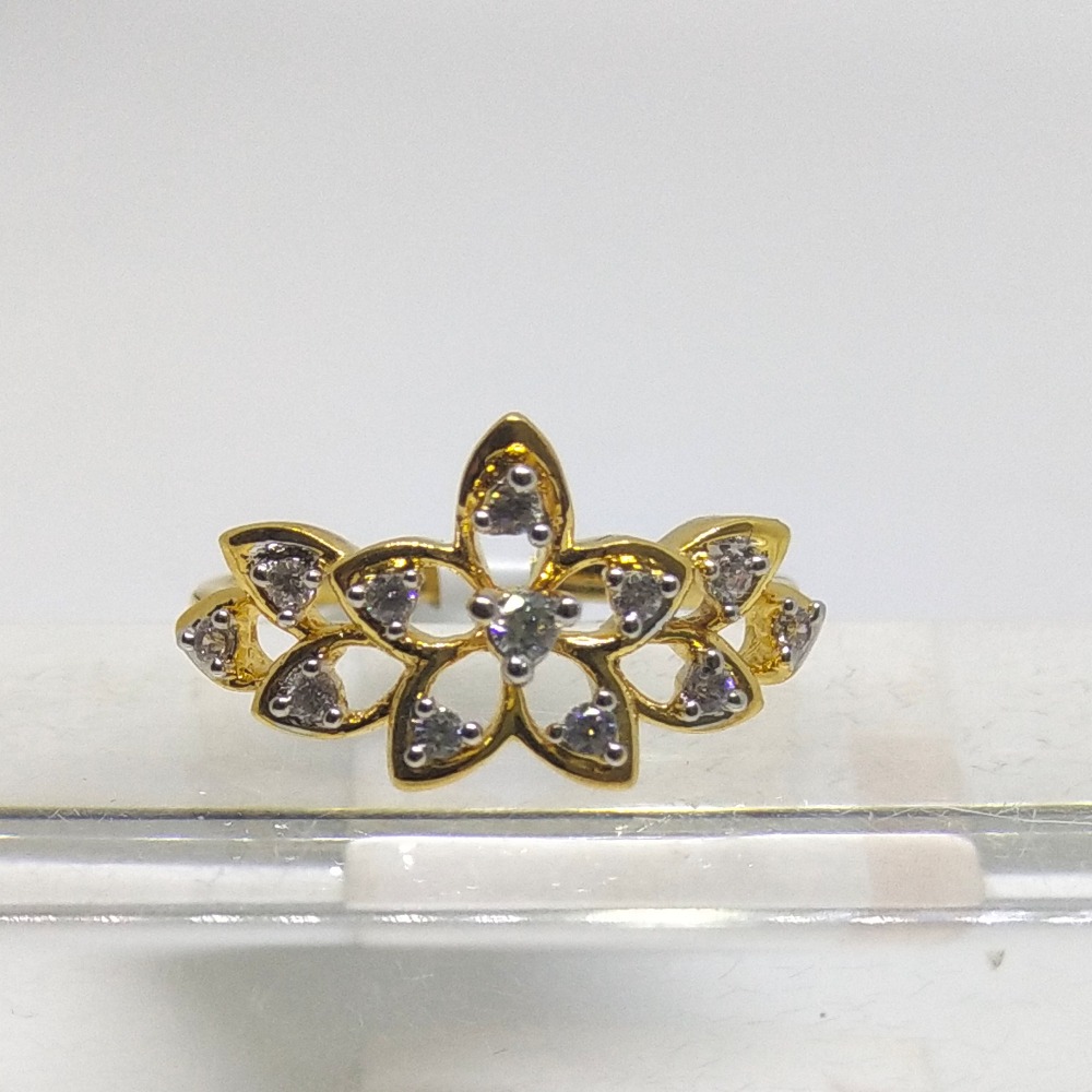 22K engagement spacial diamond ring