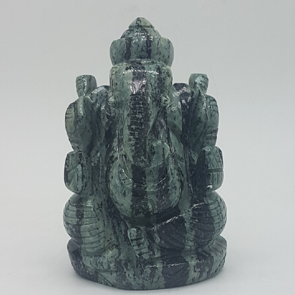2750ct mixed green emerald-panna
