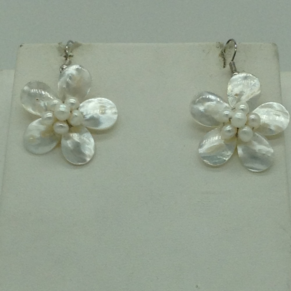 Freshwater white oval pearls and mop flowers necklace set jpp1061