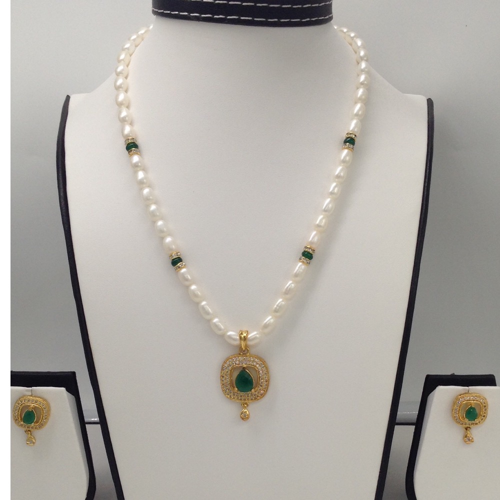 White,green cz pendent set with oval pearls mala jps0020