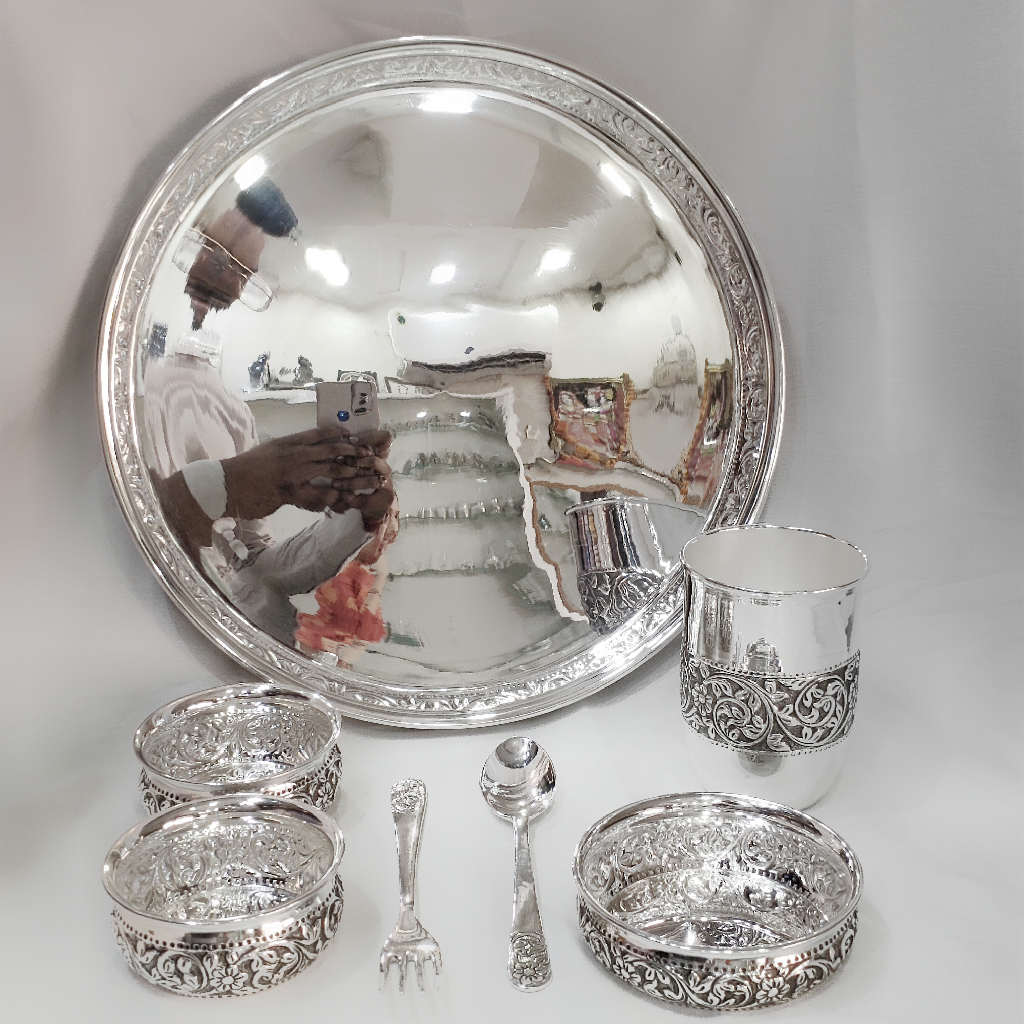 92.5% Pure Silver Dinner Set In High Finished Antique Work