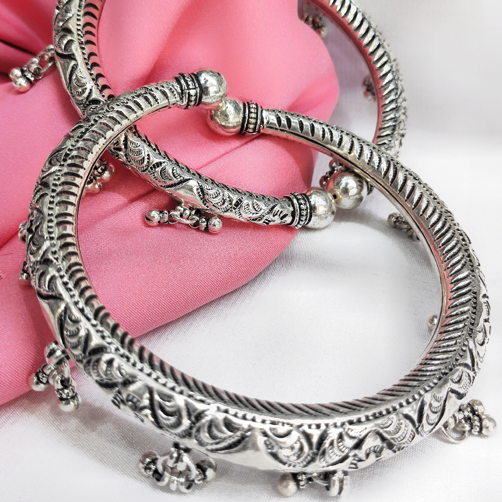 92.5% Pure Silver Leg Kada For Women In High Finished Antique Work