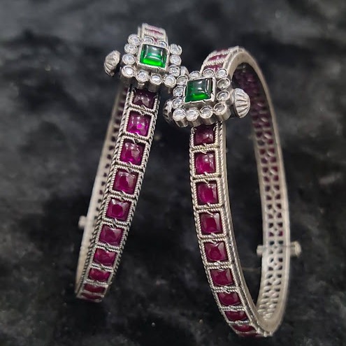 Puran enchanting ruby studded temple bangles with onax screw (2 pcs)