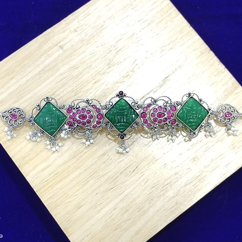 Enchanting green carved gems short choker necklace by puran