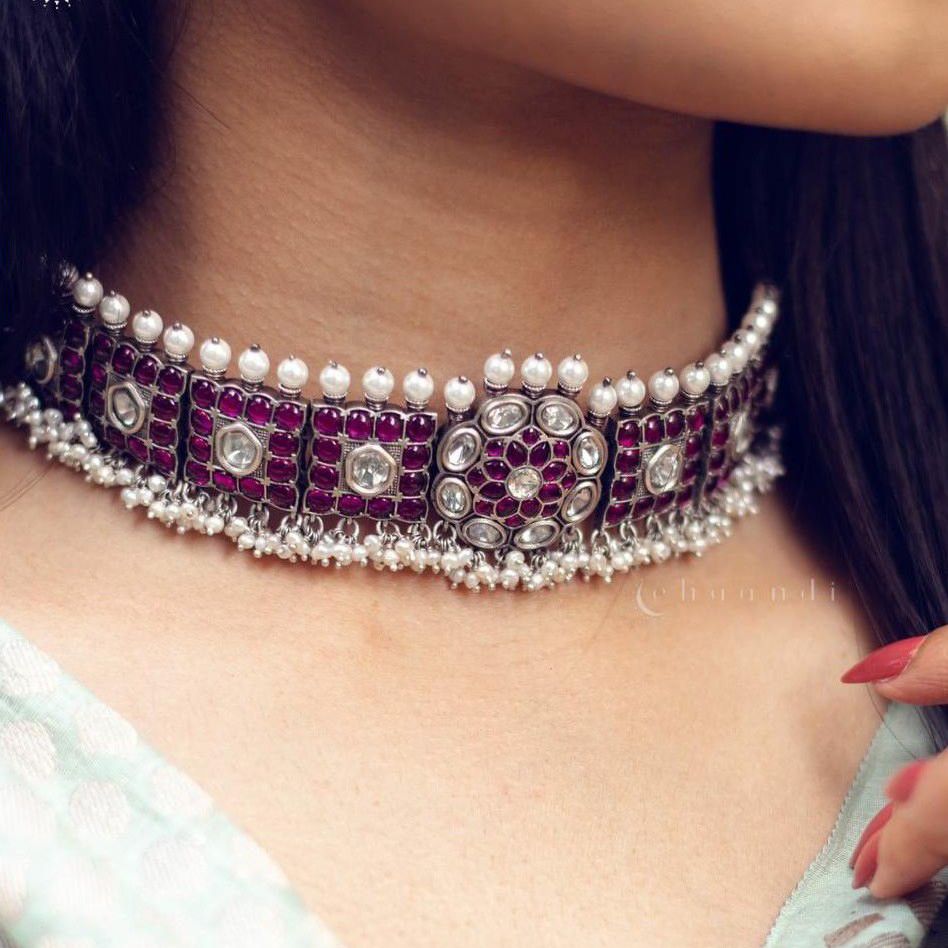 Designer choker with kundan & pearls