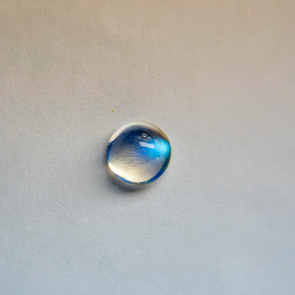 3.57ct round white moonstone
