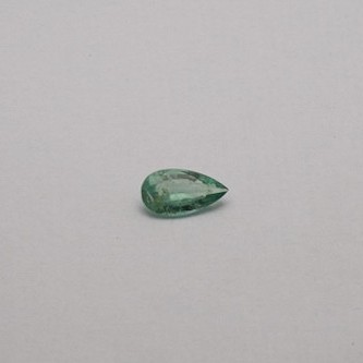 0.90ct pear green emerald-panna