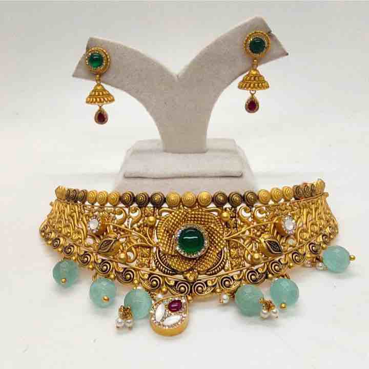 Gold Chocker Necklace Set