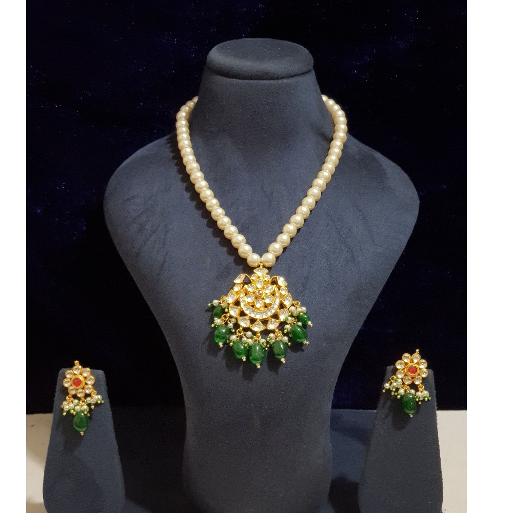 Pendant set
