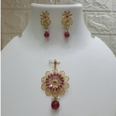 18k gold Flower Design set with ruby