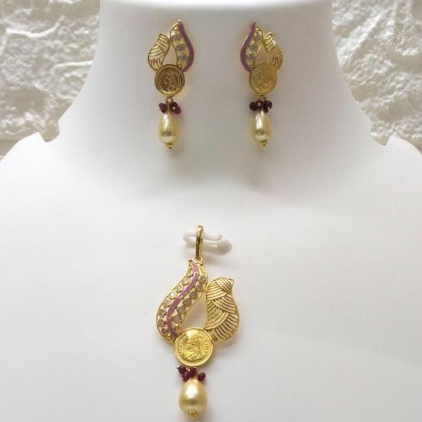Gold light weight coin pendant set