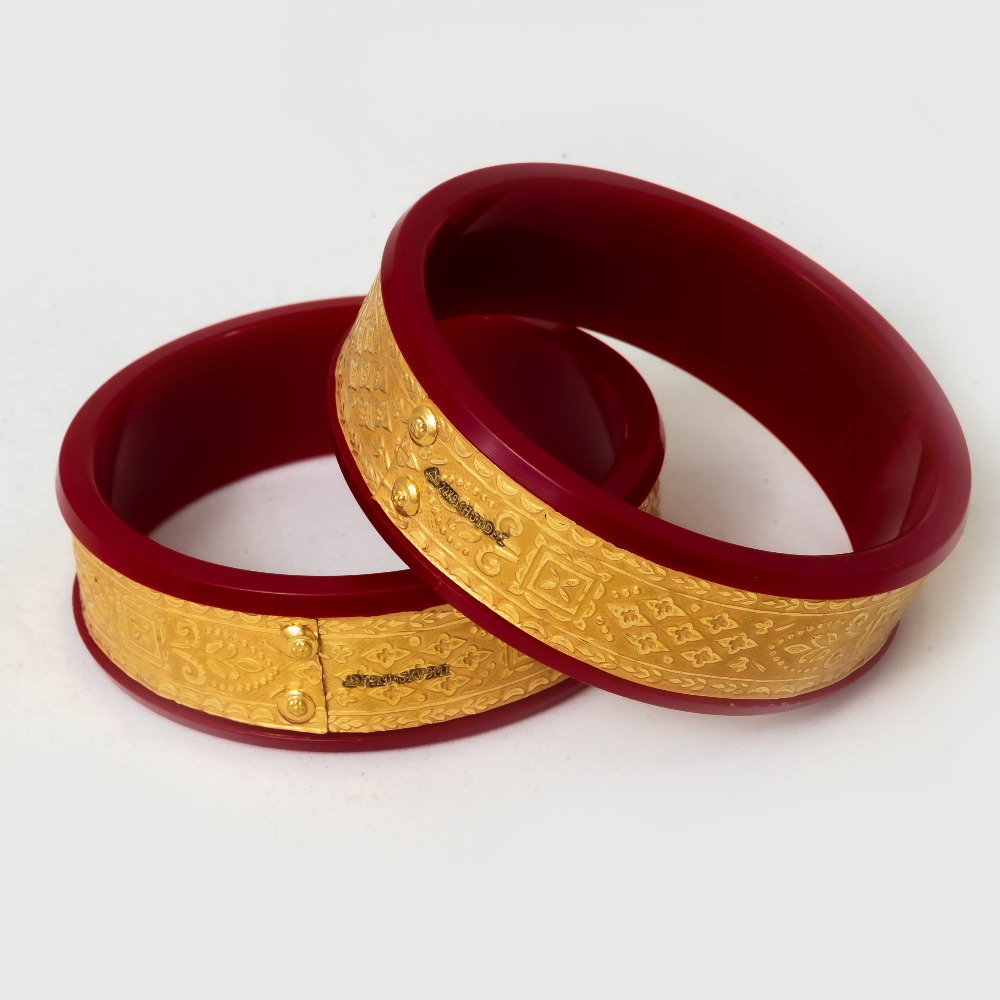 Gold unique design bangle