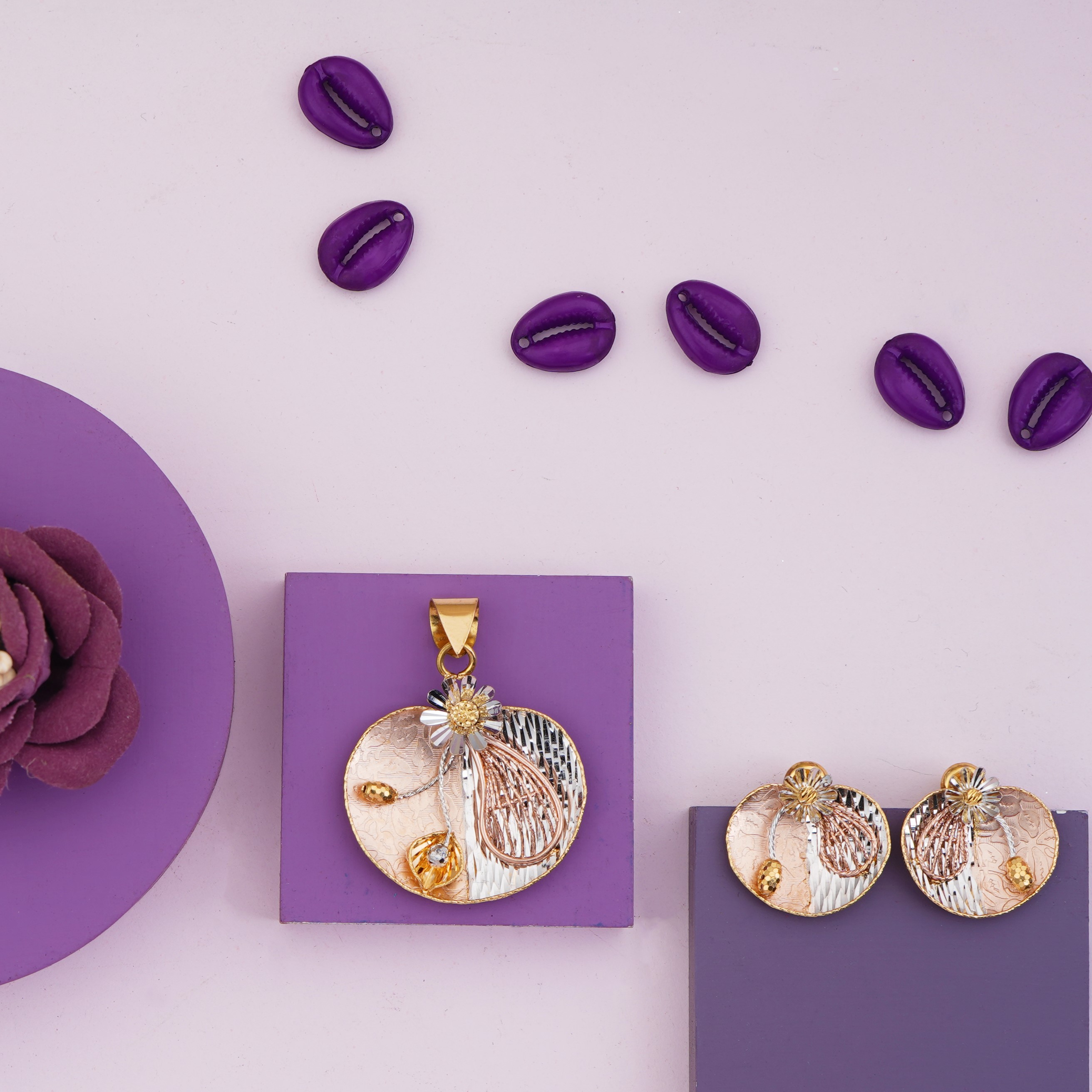 Gold Dazzling Design Pendant Set