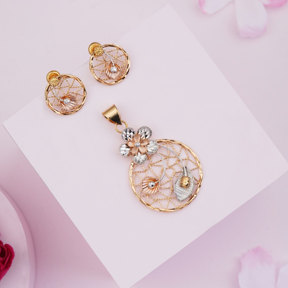 Gold light weight Design Pendant Set