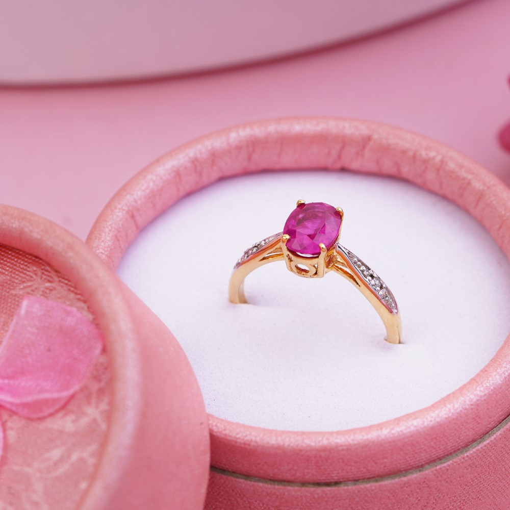 18k Yellow Gold Dazzling Design Ring