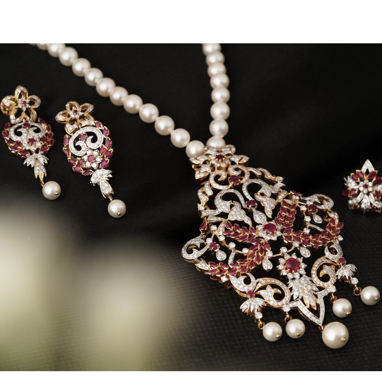 18KT Ruby with pearl princess set