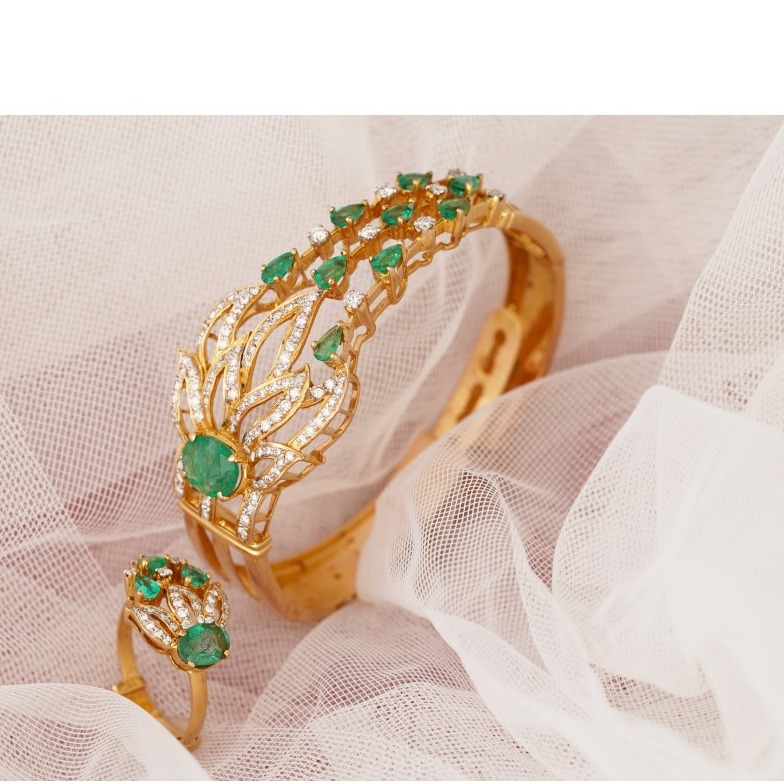 18 kt embrled greeny braclet
