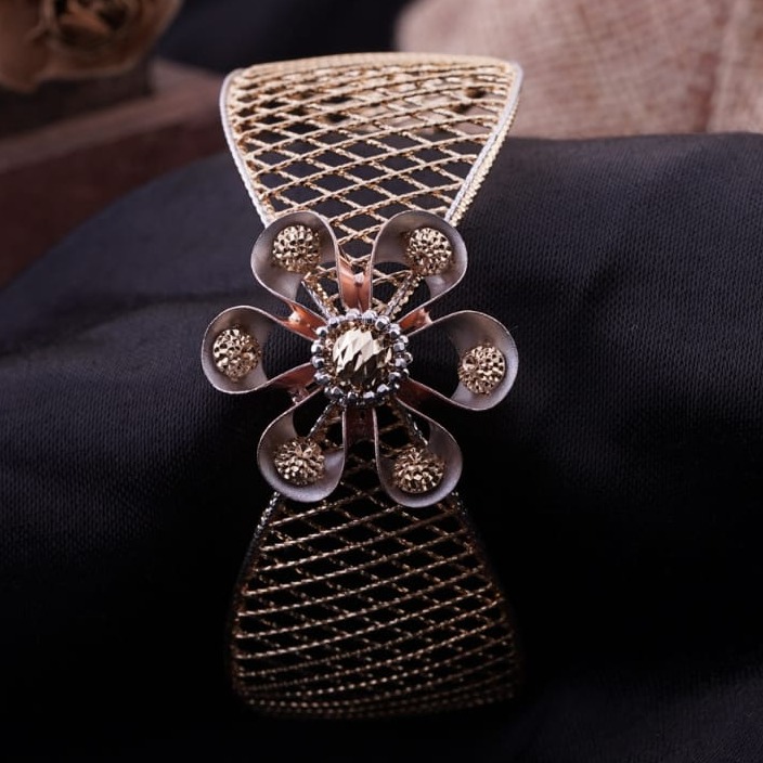 18kt rose gold flower design bracelet
