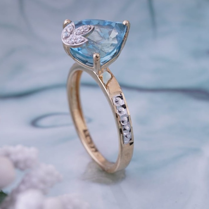 18KT Fancy ring