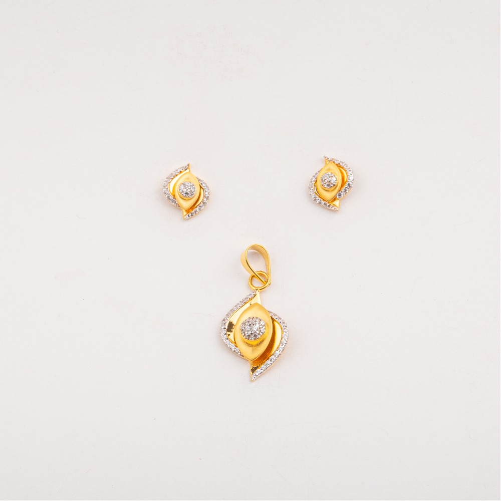Resplendant Gold 22ct Pendant Set