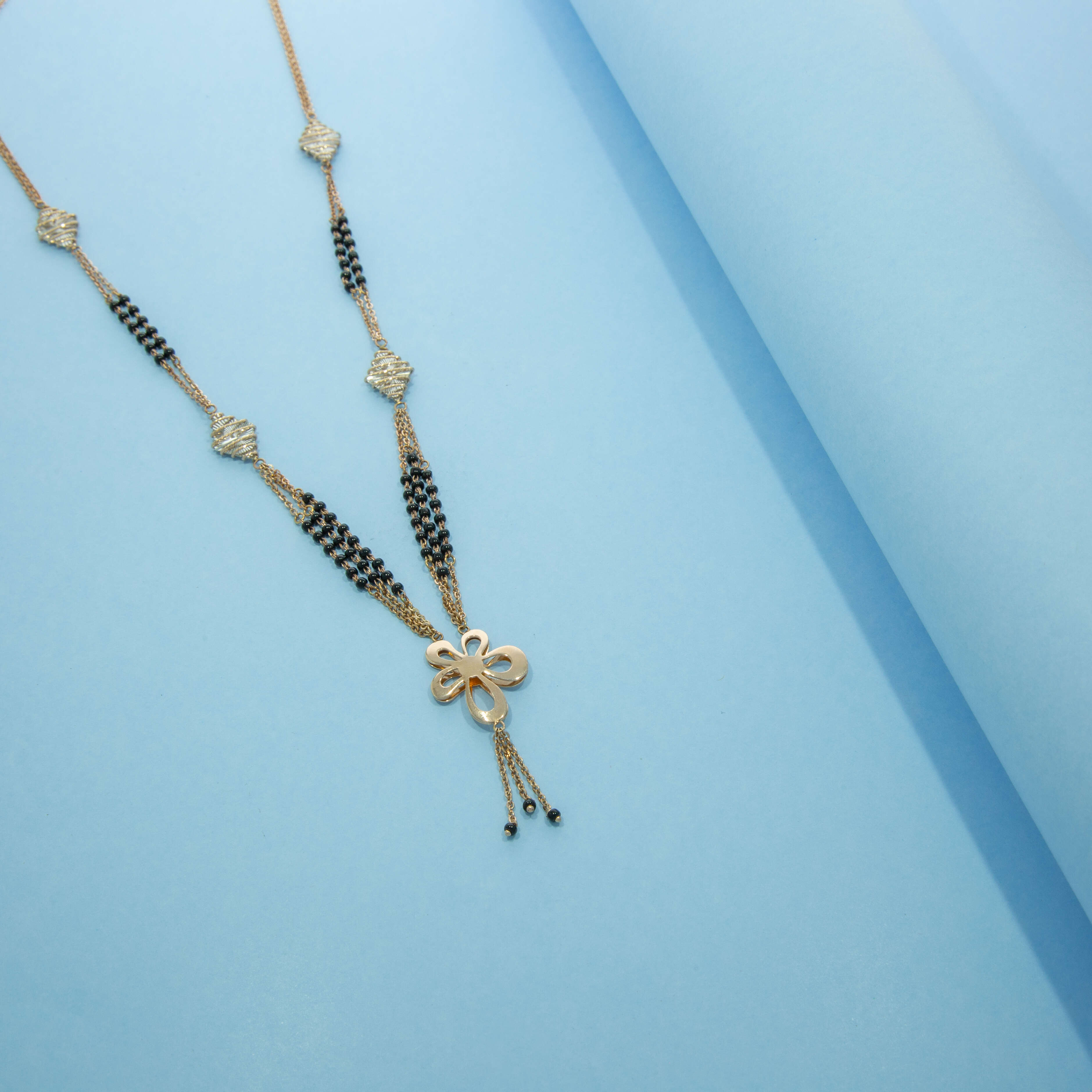 18kt Gold Floral Tasselled Short Ganthan