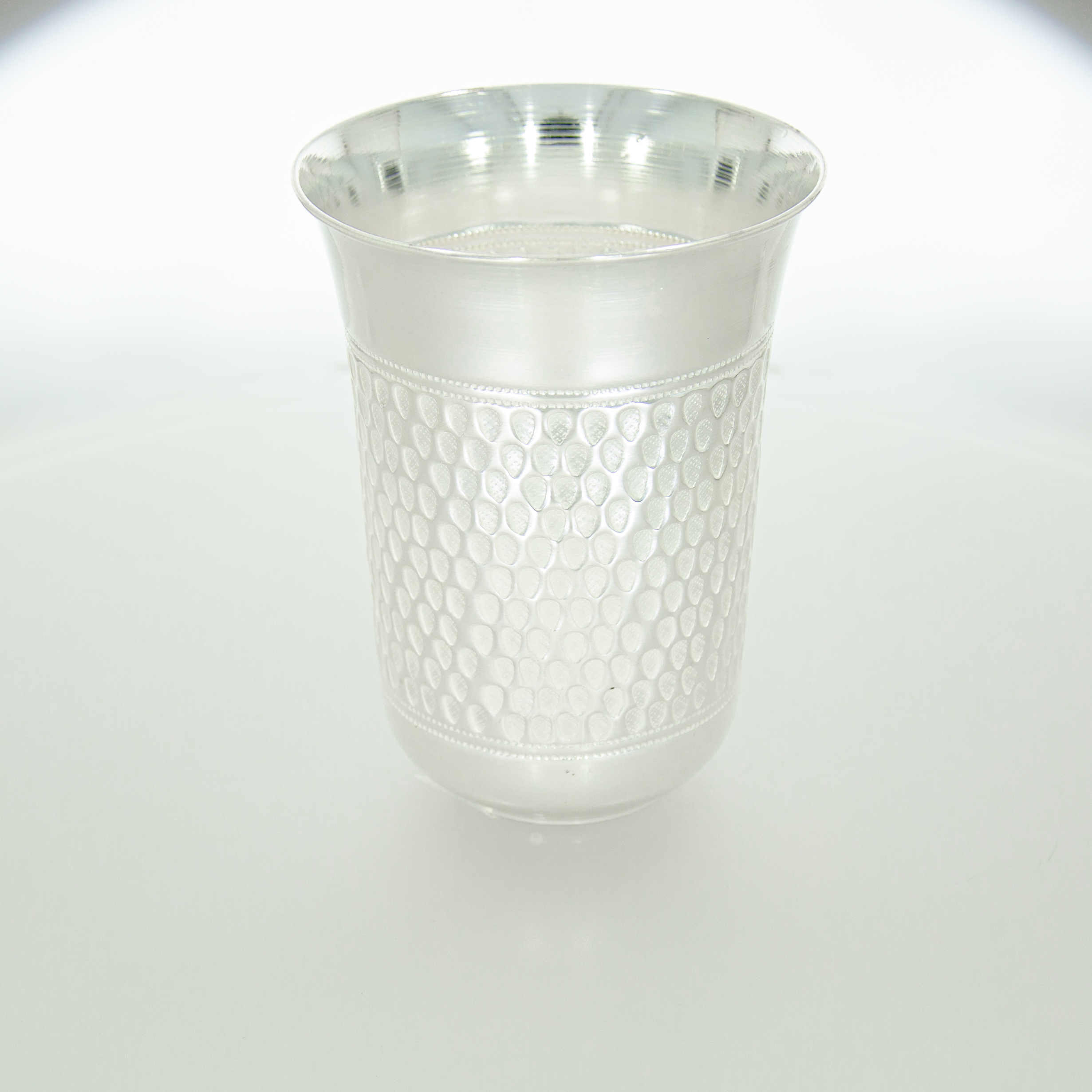 Curved Pattern Silver Glass Design