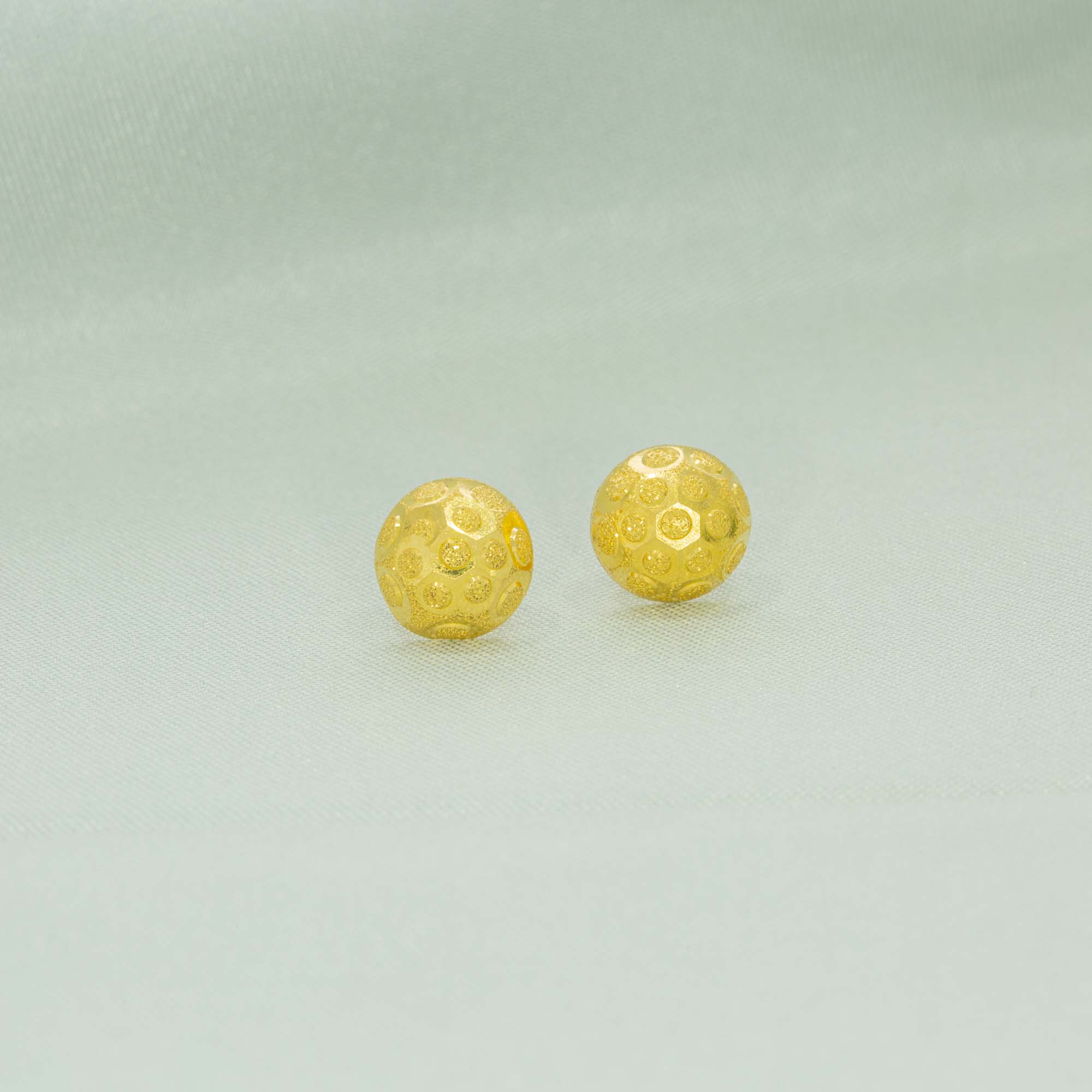 Alluring Round Design Gold Studs