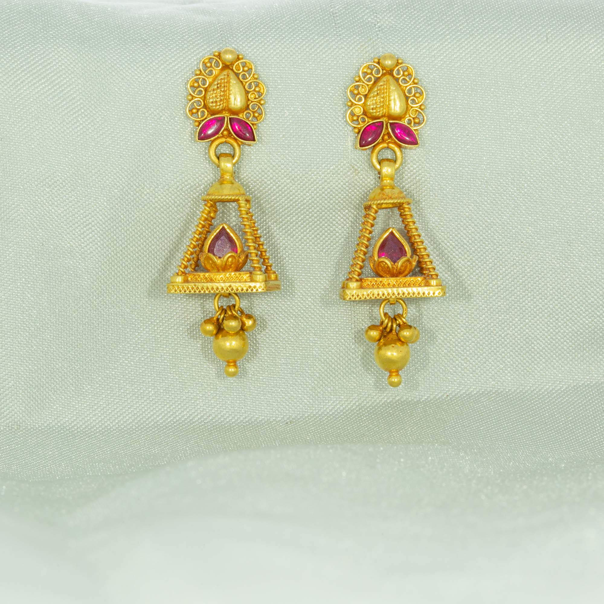 Magnificent 22kt gold jhumka design