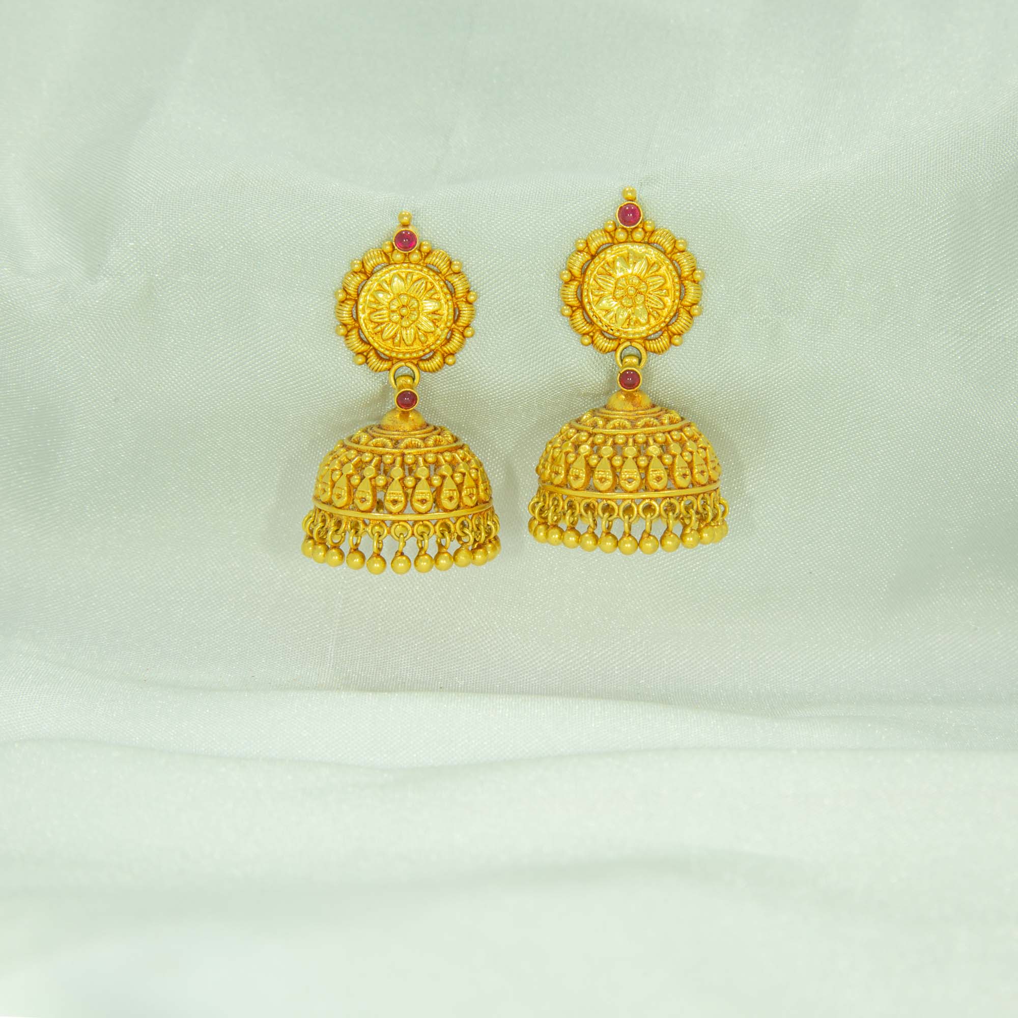 Intricating 22kt gold jhumka