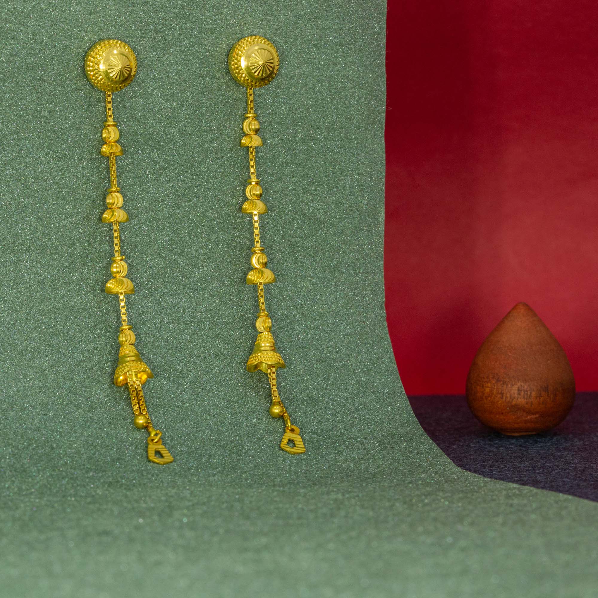 Spectacular gold hanging earring design