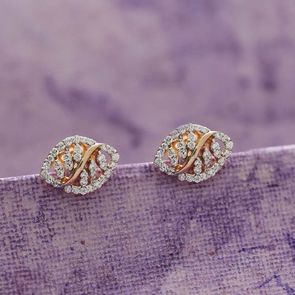 The dainty 18carat diamond studs