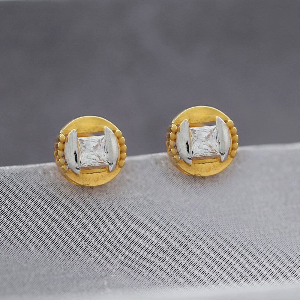 Resplendent gold studs