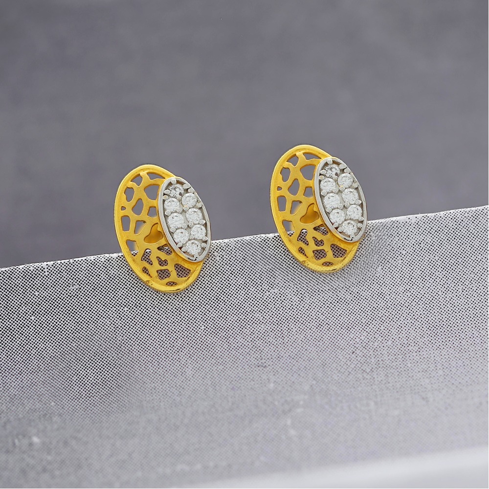Enchanting oval stud earrings