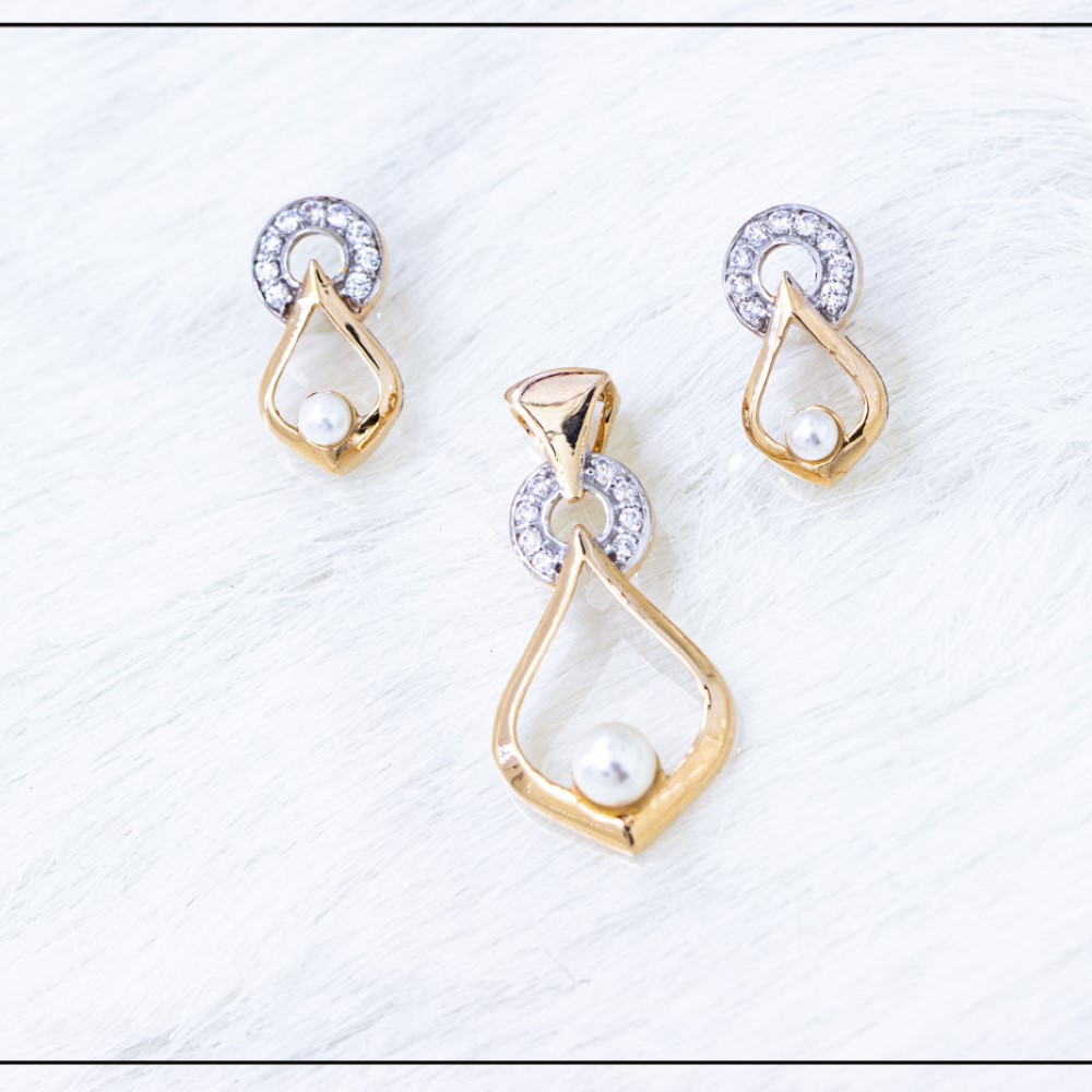 18K Rosegold Leaf Hallmarked Pendant Set with Pearl