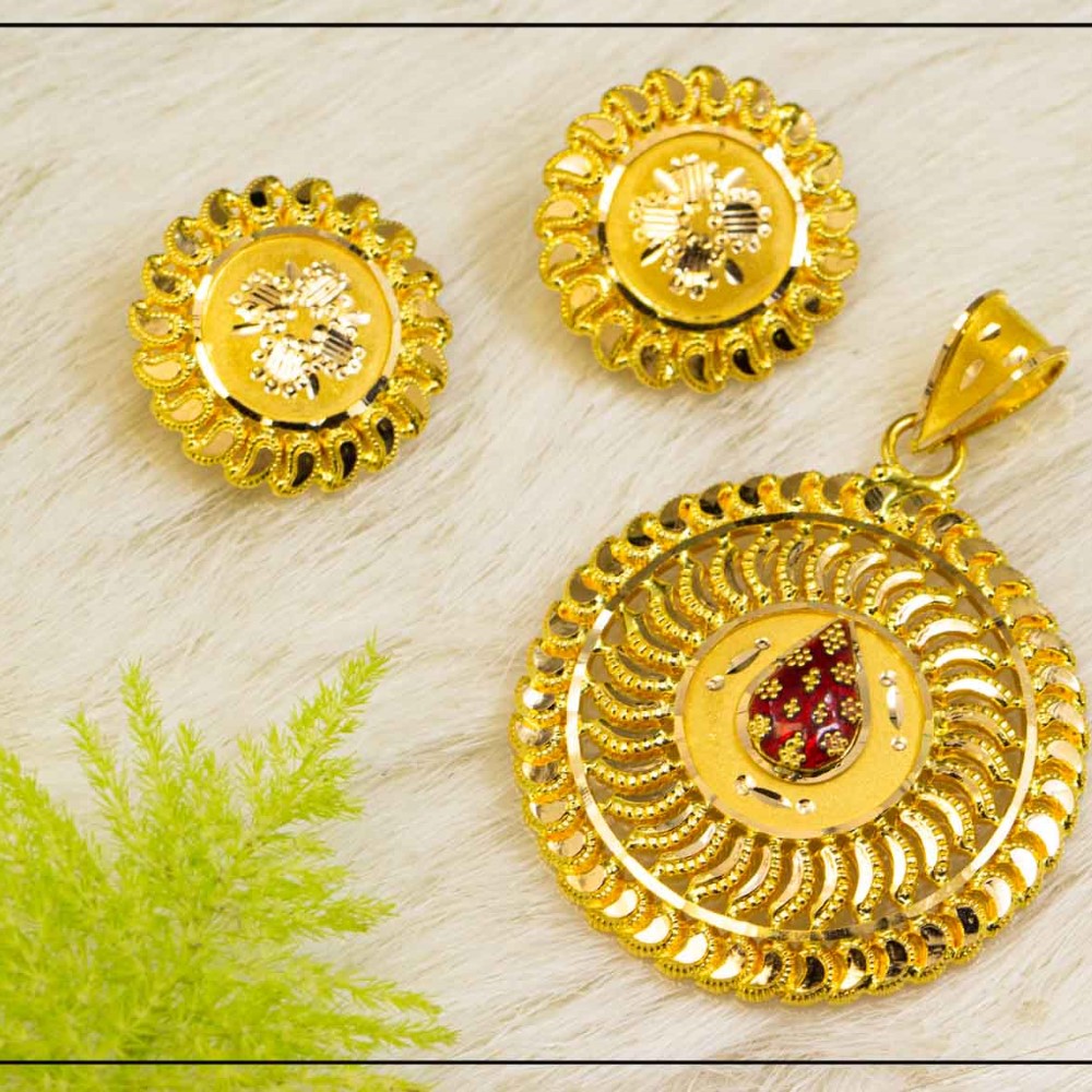 22k Yellow Gold Round Gleaming Hallmarked Pendant Set