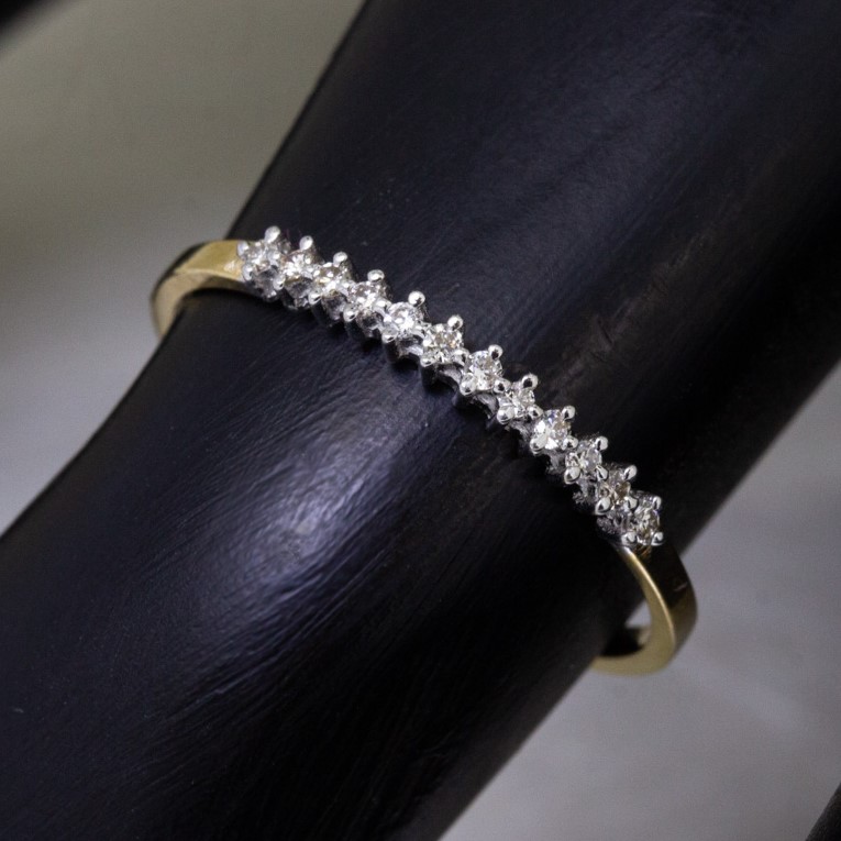 18K Yellow Gold Round Diamond Ring