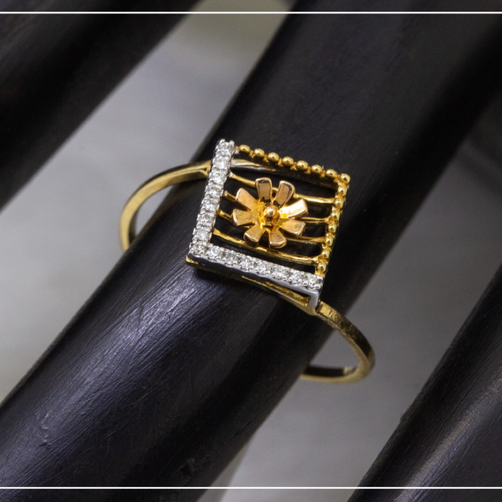 18K Yellow Gold Square Diamond Ring
