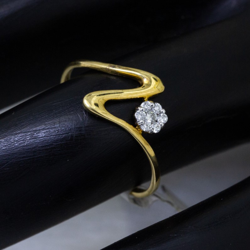 18K Yellow Gold Wave Diamond Ring