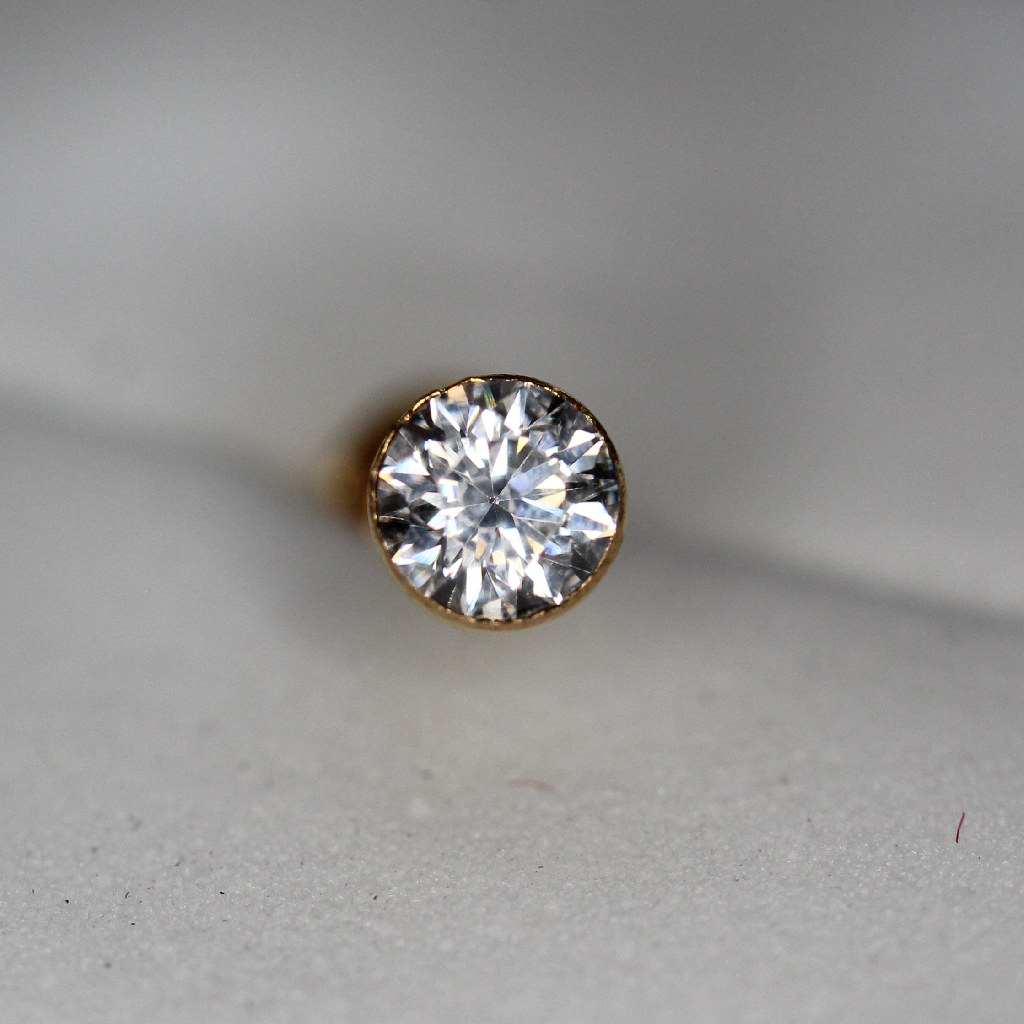 Single stone zircon nosepin