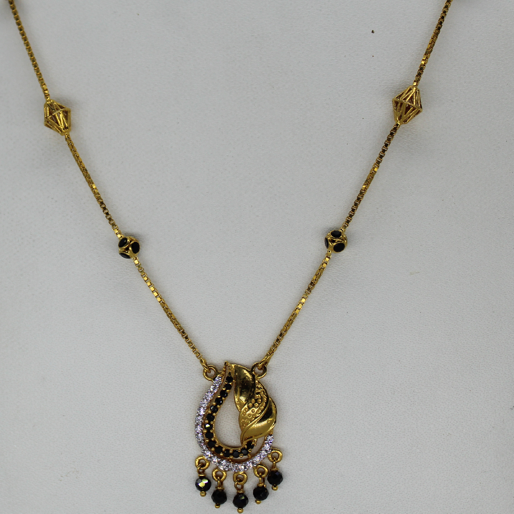 19KT PENDANT CHAIN BLACK BEADS