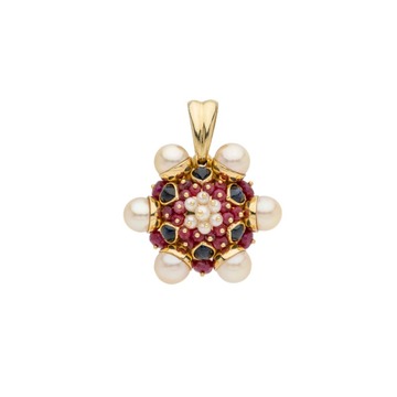 Gold cocktail diamond pendants