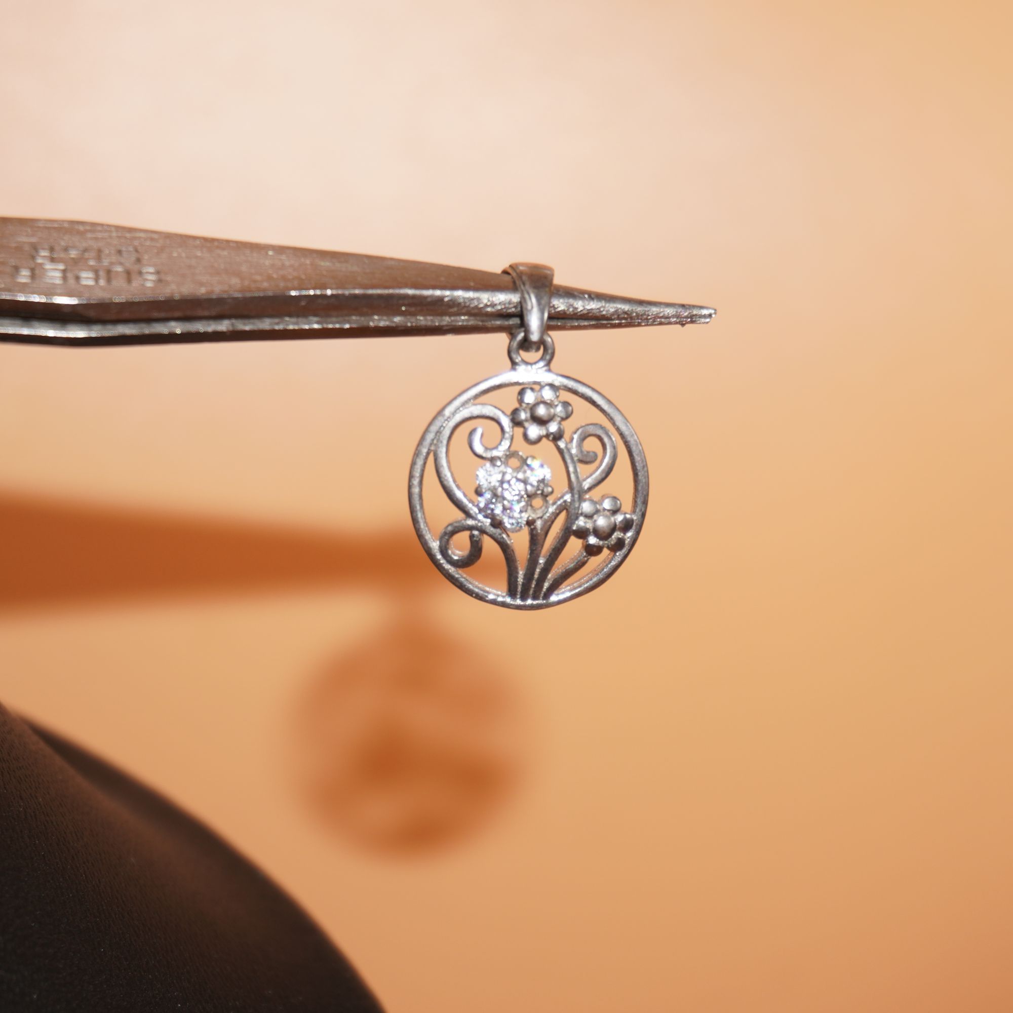 925 Silver Round Shape Floral Design Pendant