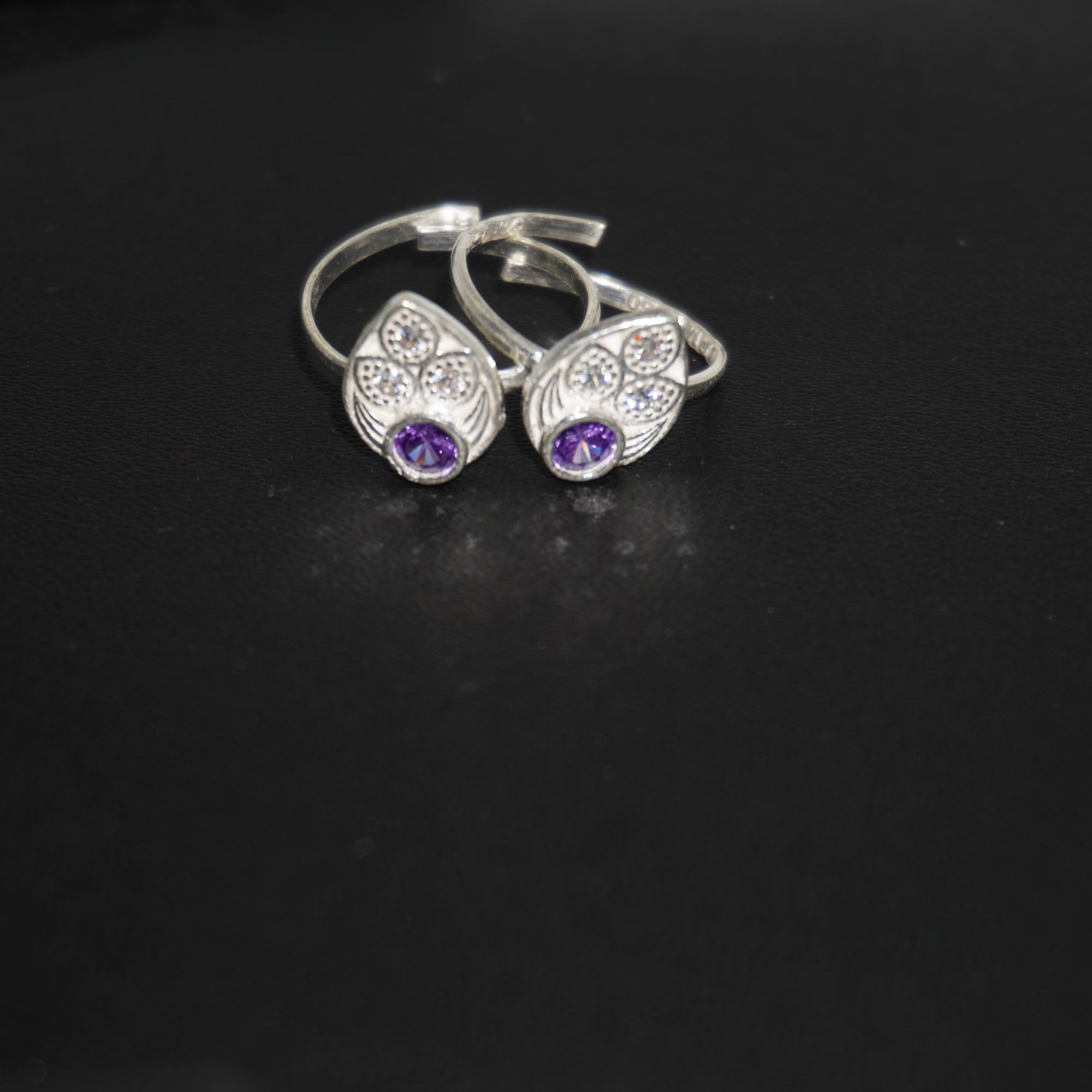 925 Silver Beautiful Studed Pilli 149R476