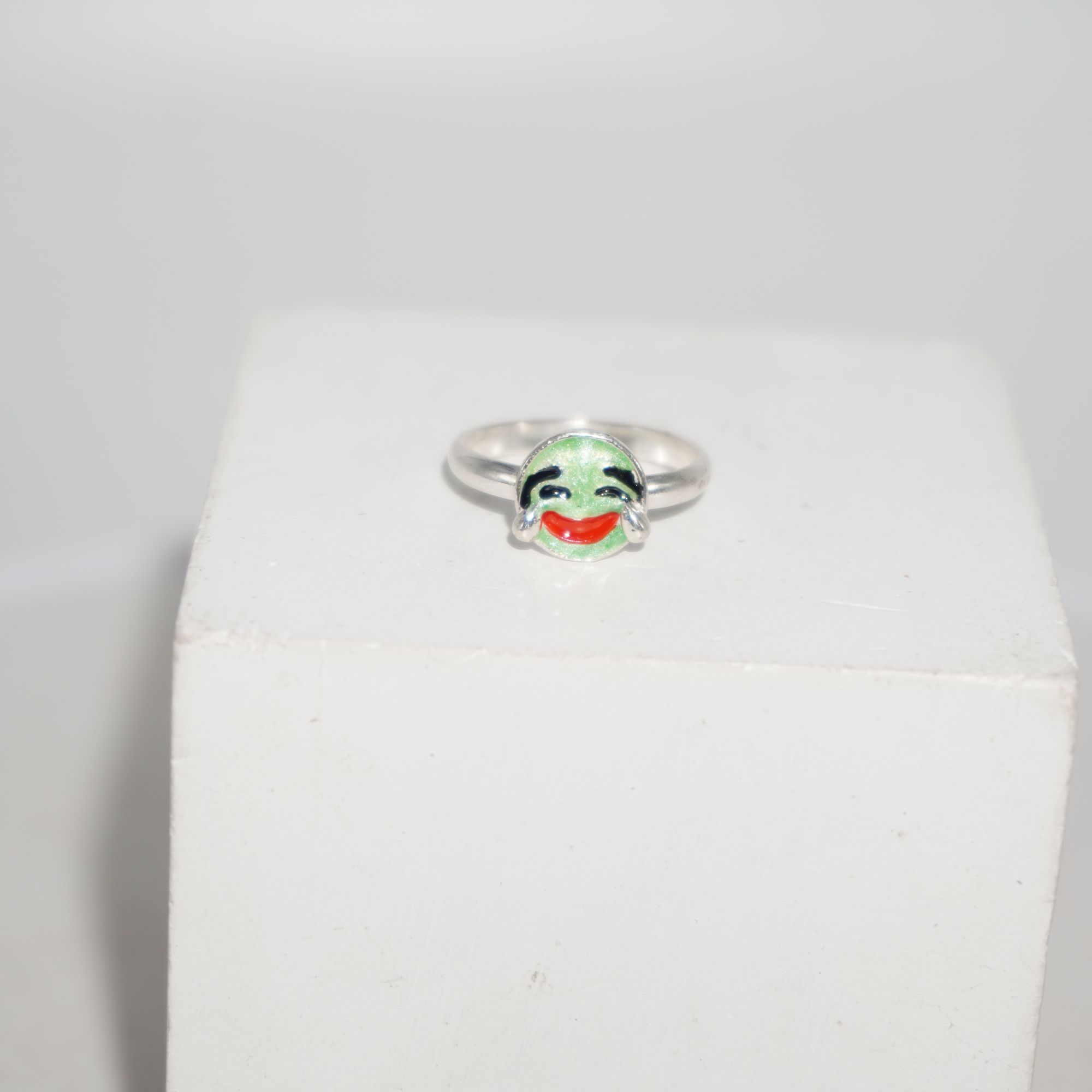 925 Silver Fancy Emogi Ring 579R26