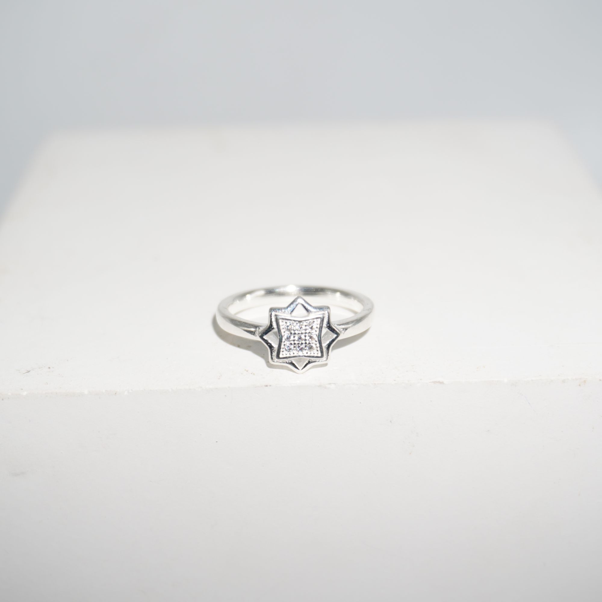 925 Silver Dazzling Ladies Ring