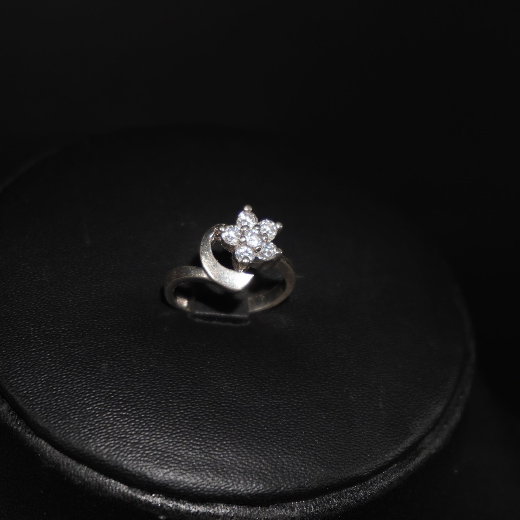 925 Silver Dazzling Ladies Ring 366R12
