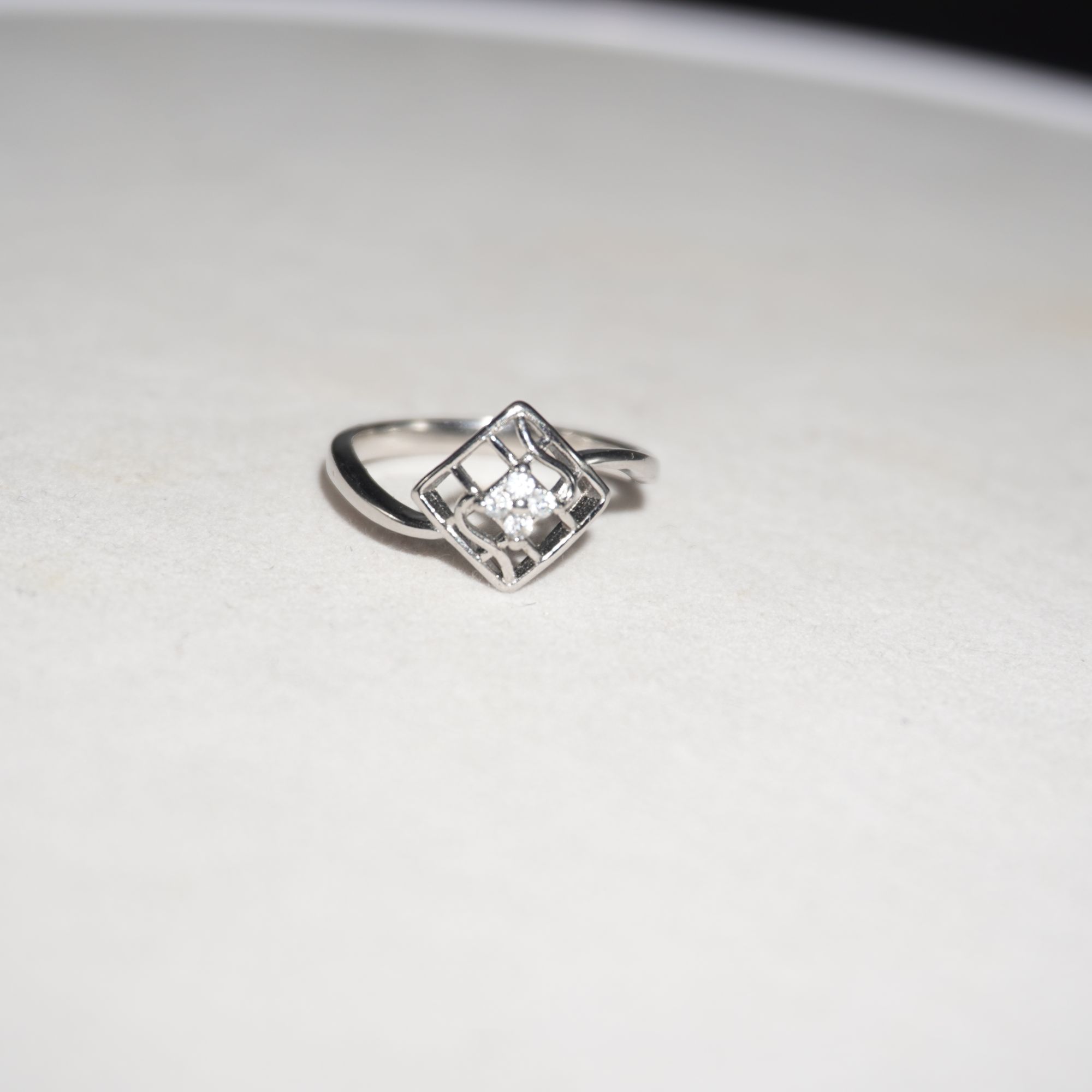 925 Silver Elegant Designer Ring 870R16