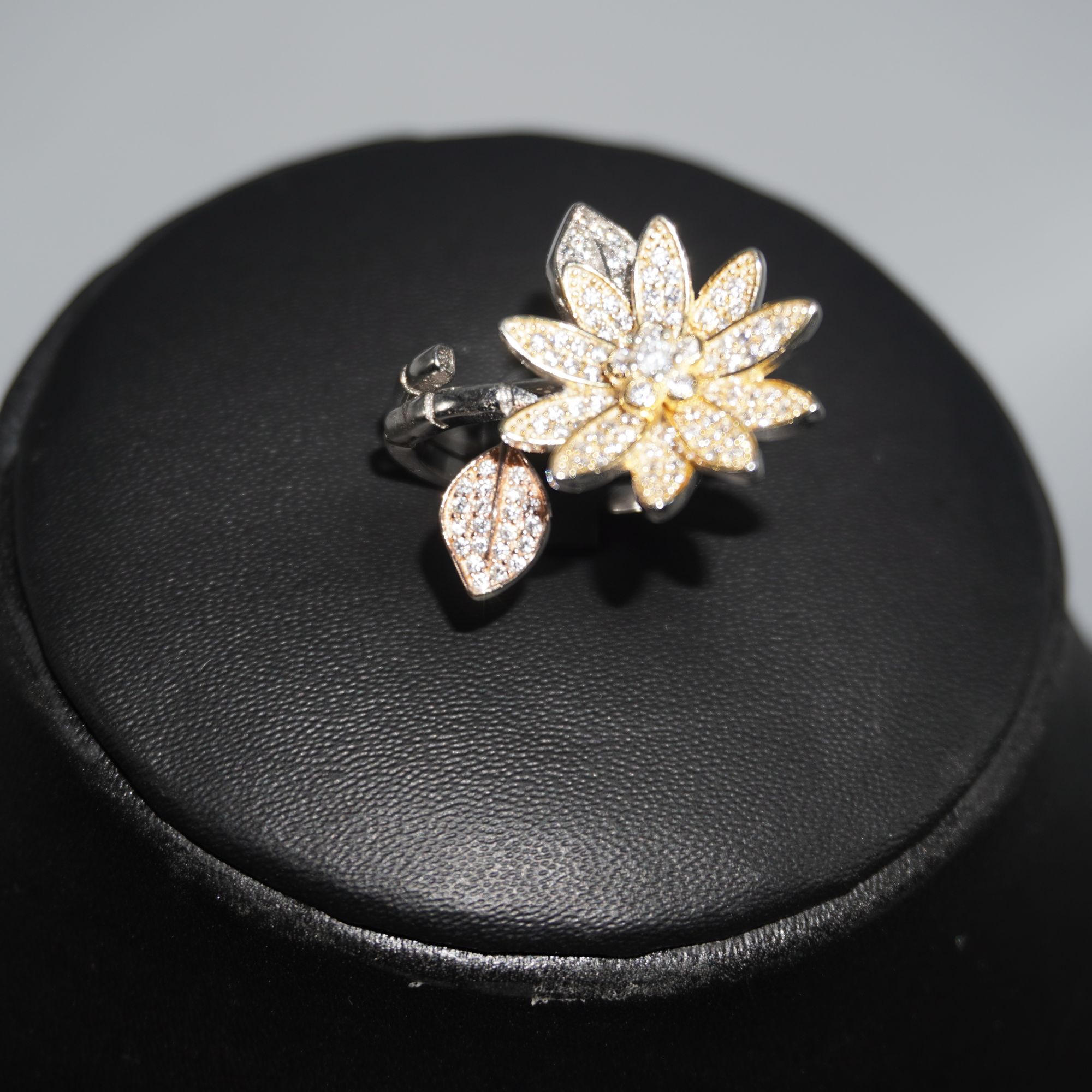 925 Silver Gorgeous Engagement Ring 870R3