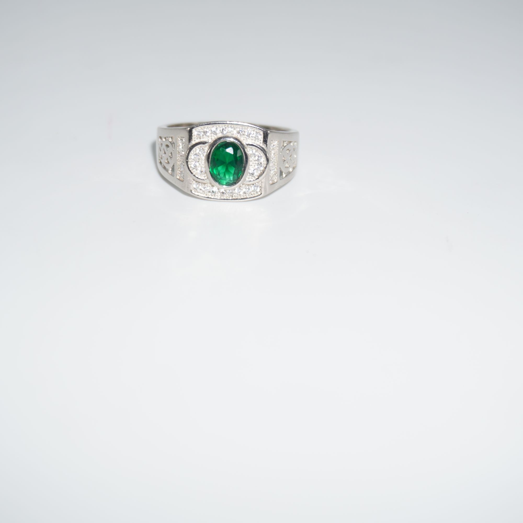 925 Silver Lightweight Designer Ring 723R36